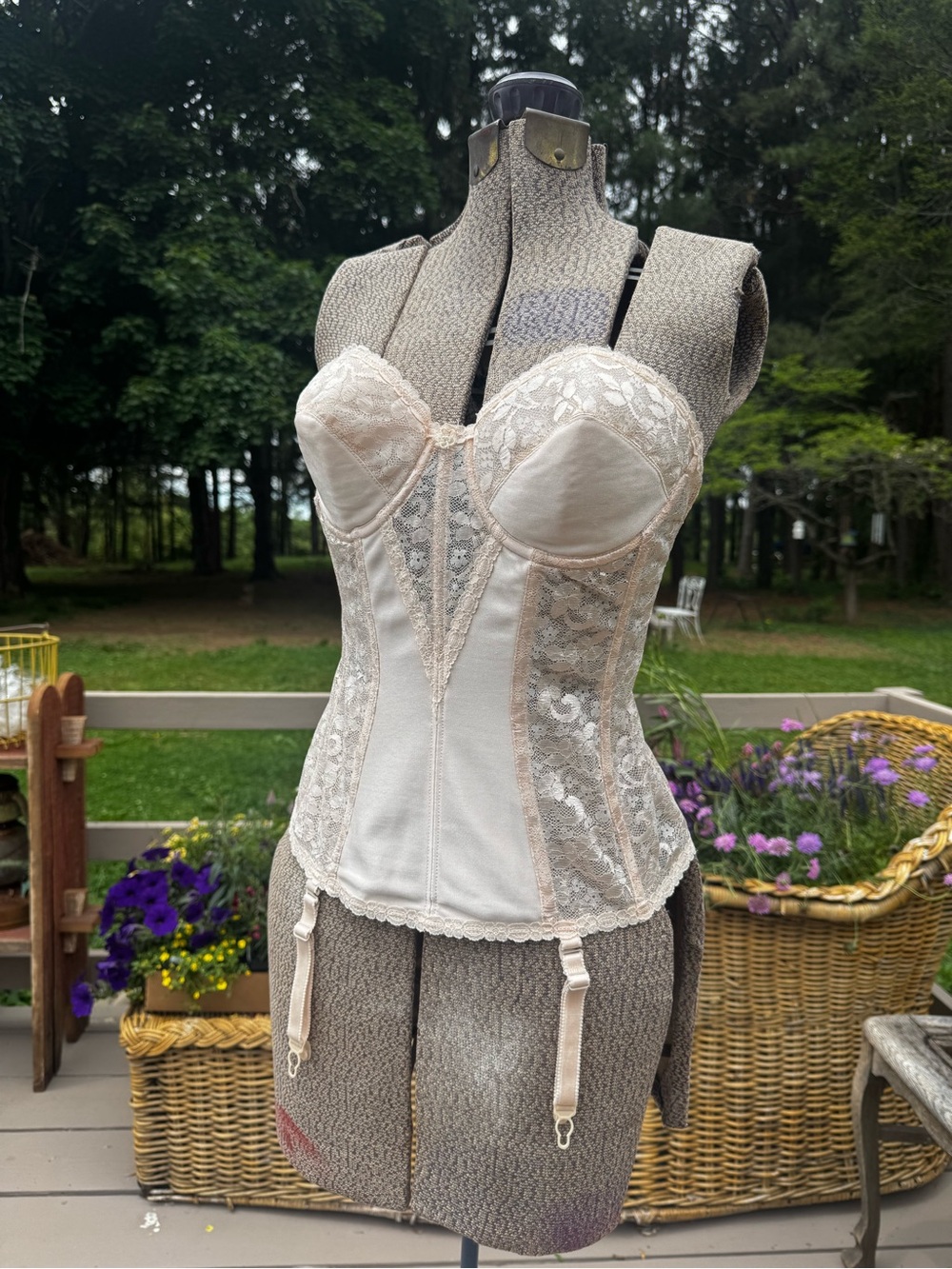 Vintage Lace Bustier Corset - Carnival size 36B